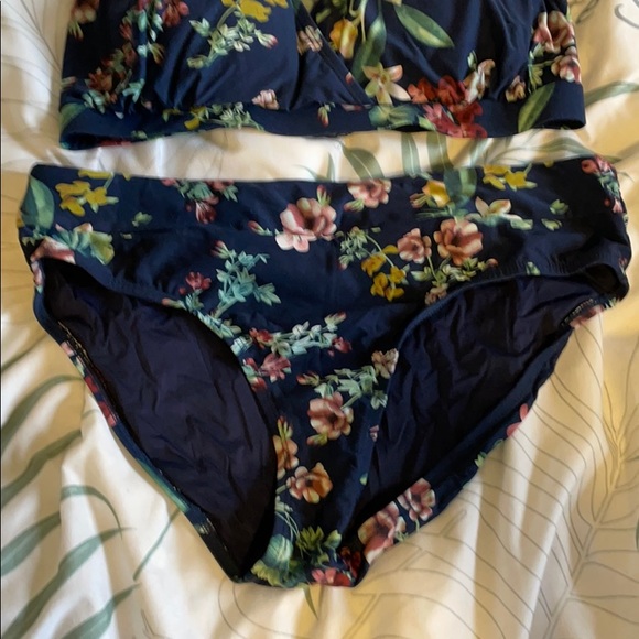 Bathing suit - Picture 2 of 3